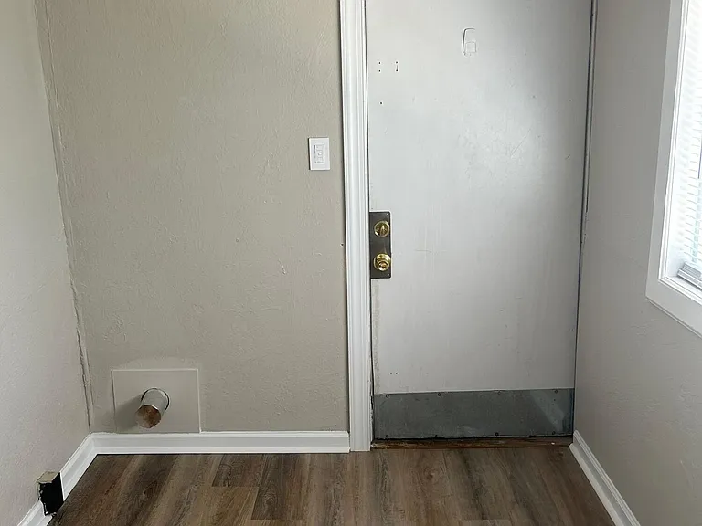 240 E New Hampshire Ave — Photo 19