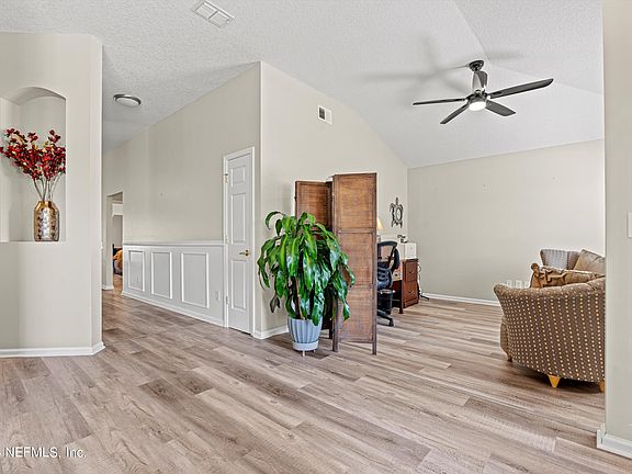 4th image of 2457 BENTSHIRE Drive