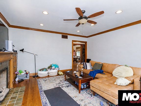 2nd image of 1738 W Addison St APT 3