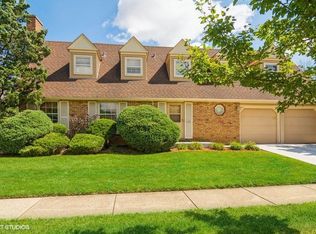 351 N Willow Wood Dr, Palatine, IL 60074