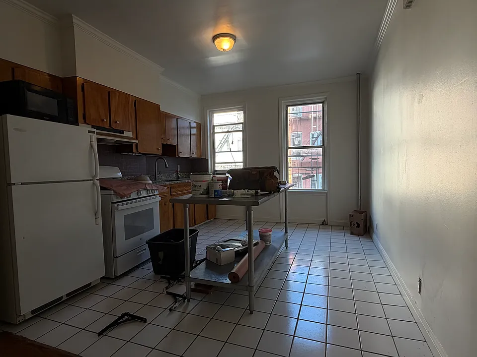 363 Stockholm St #2L