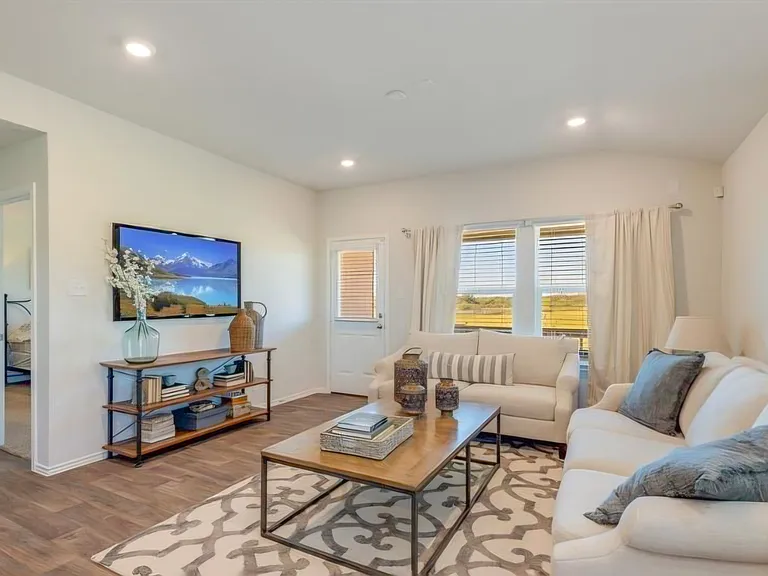 2825 Brogan Crk — Photo 7