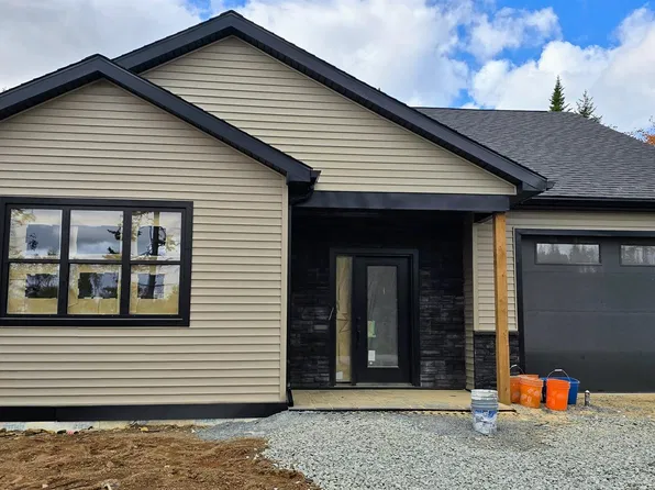 108 Moonlight Dr, Mount Uniacke, NS B0N 1Z0