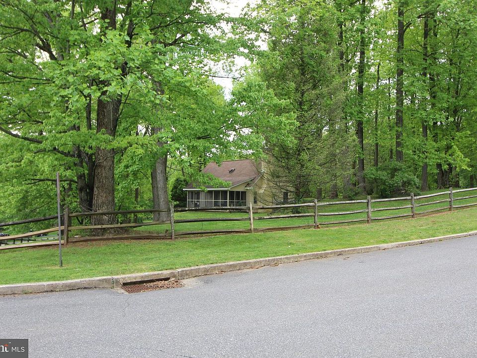 1st image of 1520 Winding Brook Run