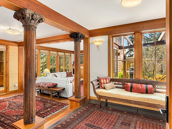 5th image of 472 Winslow Way W