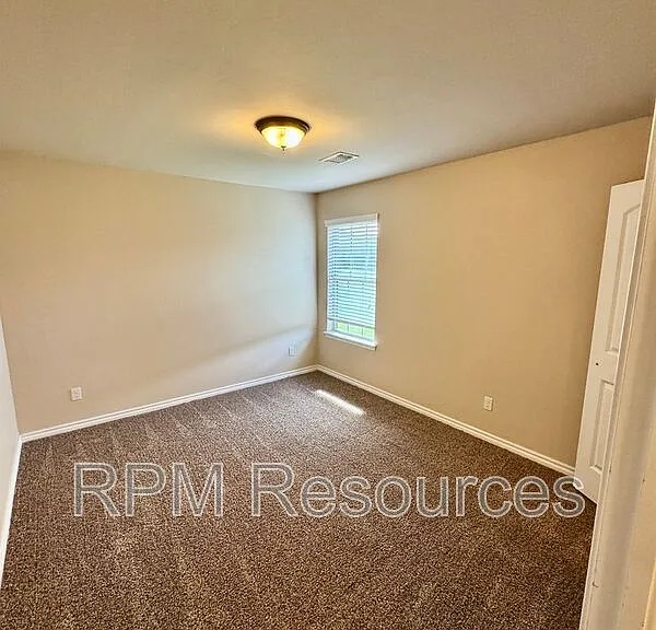 10800 SE 27th St — Photo 12
