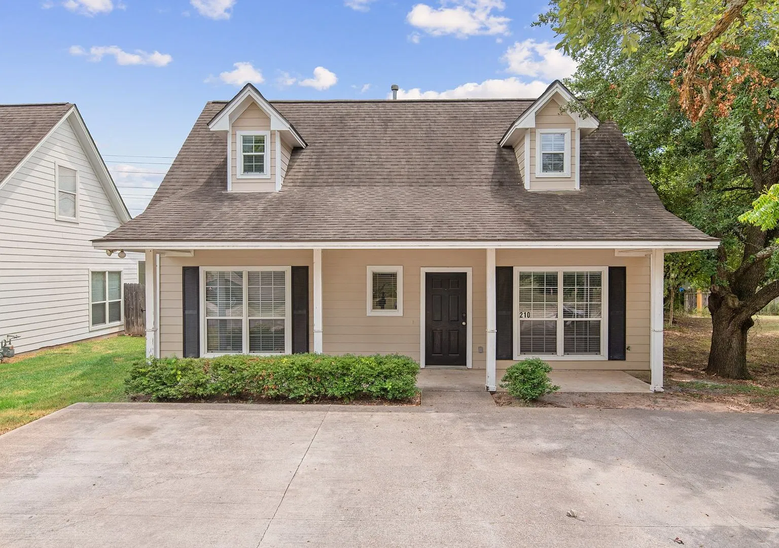 Available Aug 2027! Charming 4 Bed/2.5 Bath in Great Neighborhood Close to TAMU! — Photo 4