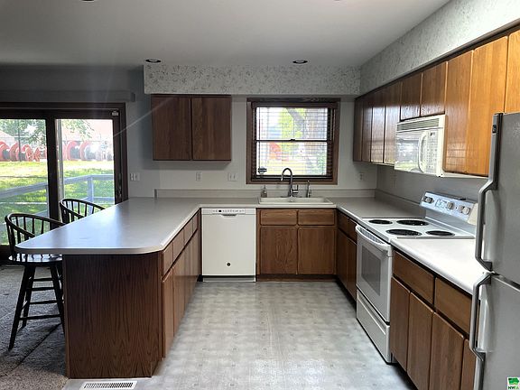 5th image of 212 Regency Pkwy