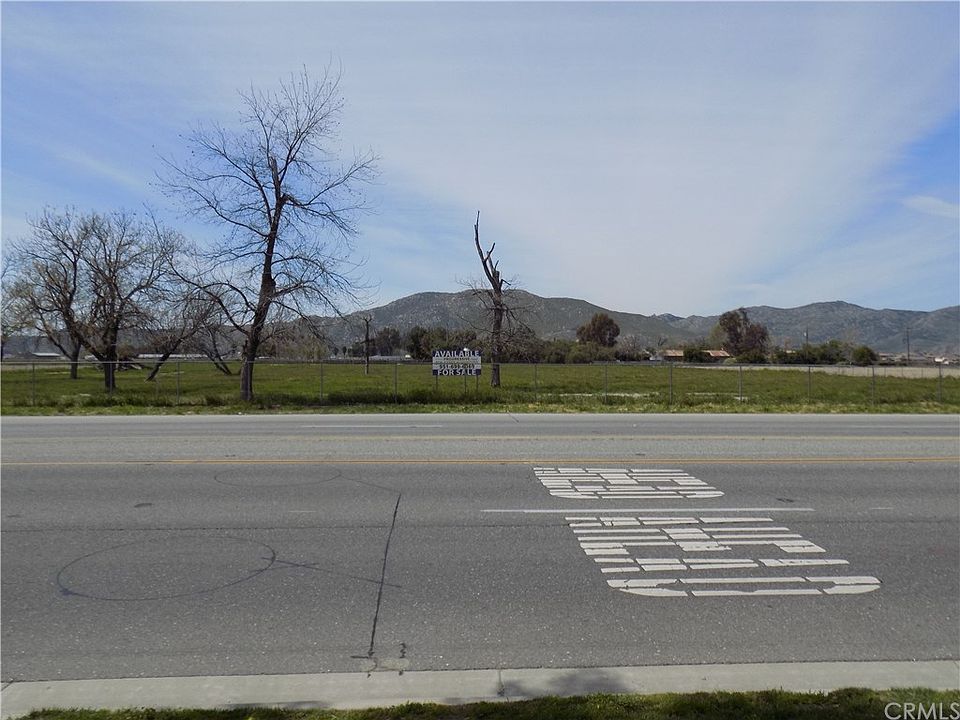 1st image of 880 S Sanderson Ave