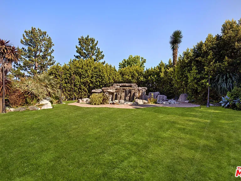 2374 Earls Ct — Photo 3