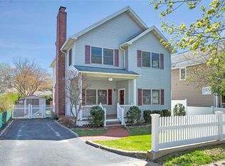 61 1/2 Grove St, Glenwood Landing, NY