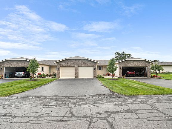 3rd image of 11423 Pebble Dr #16