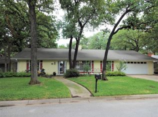 837 Wheelwood Dr, Hurst, TX 76053