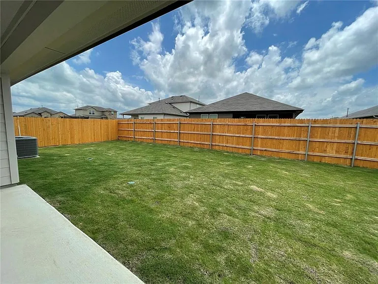 128 Hazel Grv — Photo 6