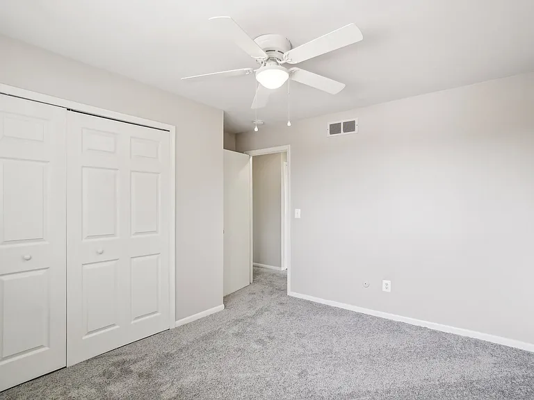 Rivercrest Apartments — Photo 36