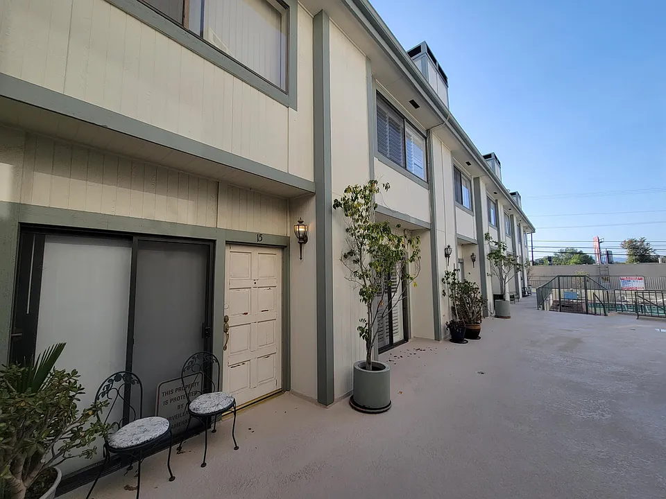 22865 Del Valle St #14