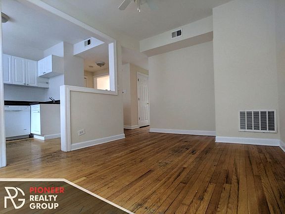 4th image of 550 W Aldine Ave #554E3