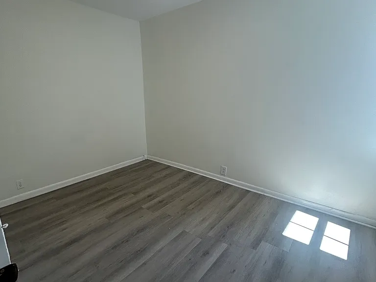1207 W Norwegian St — Photo 12