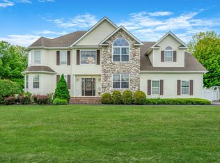 4 Monticello Dr, Shoreham, NY 11786