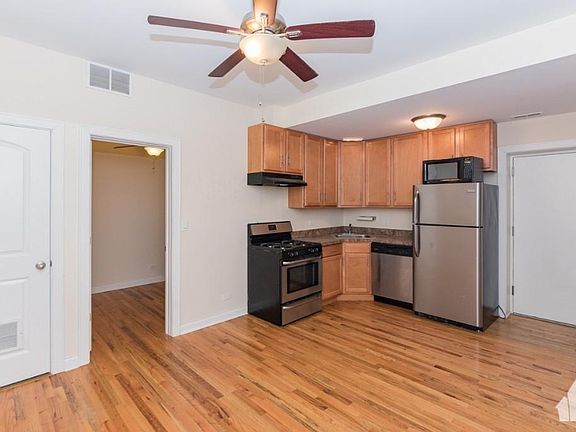 5th image of 841 W Cornelia Ave #1516