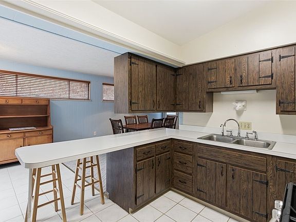 3rd image of 222 Elfinwild Rd