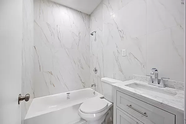 Rented by Safdie Realty Group | media 3