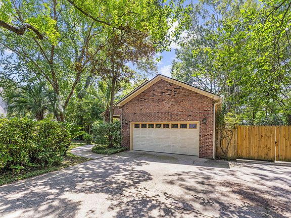 5th image of 906 Travers Dr