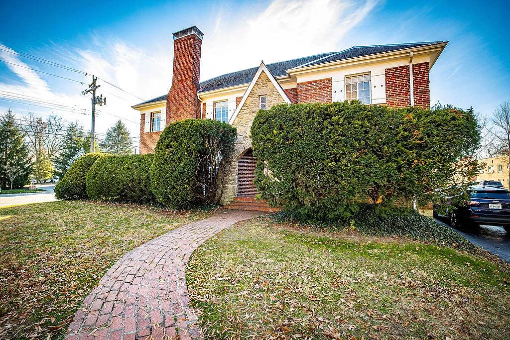 Beautiful home on picturesque Eileen Drive