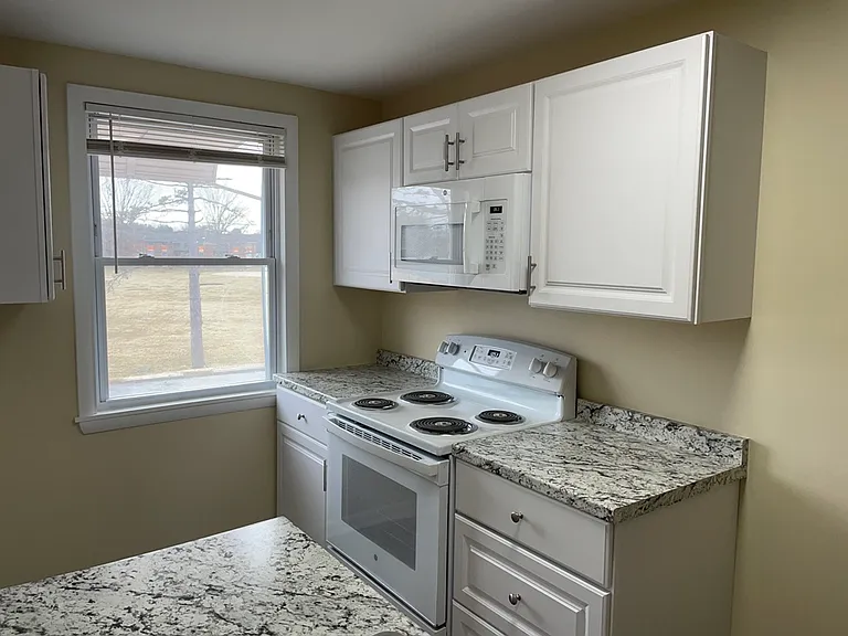192 Madison Dr — Photo 6