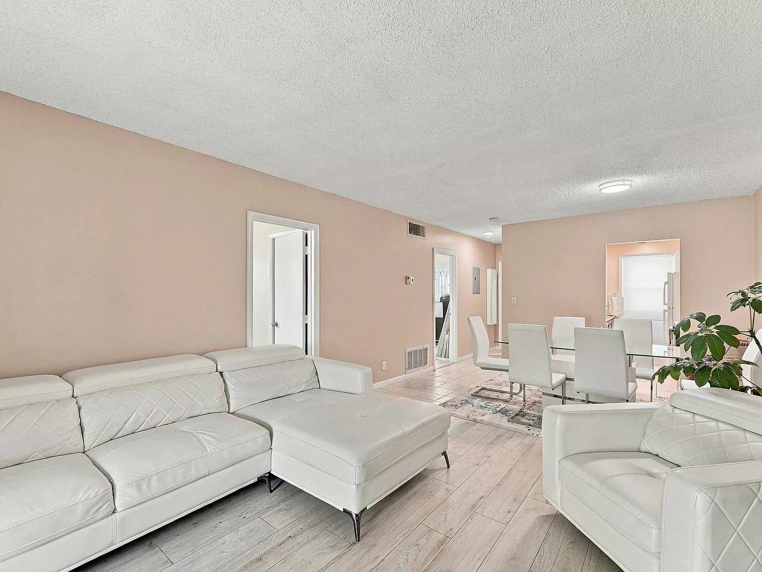 1117 Lake Ter — Photo 4