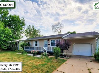 408 Mayberry Dr NW, Cedar Rapids, IA 52405