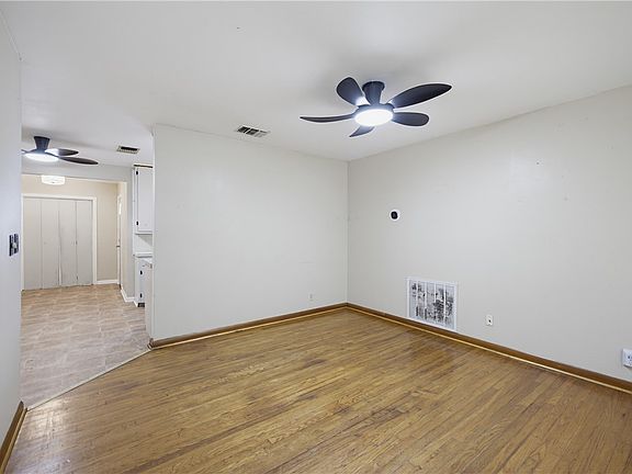 4th image of 836 Hamilton St