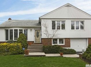 97 Kathleen Dr, Syosset, NY 11791
