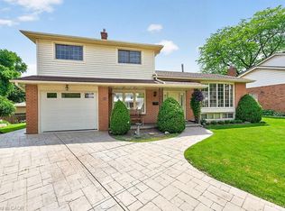 7 Elizabeth Ct, Hamilton, ON L9H 3M1