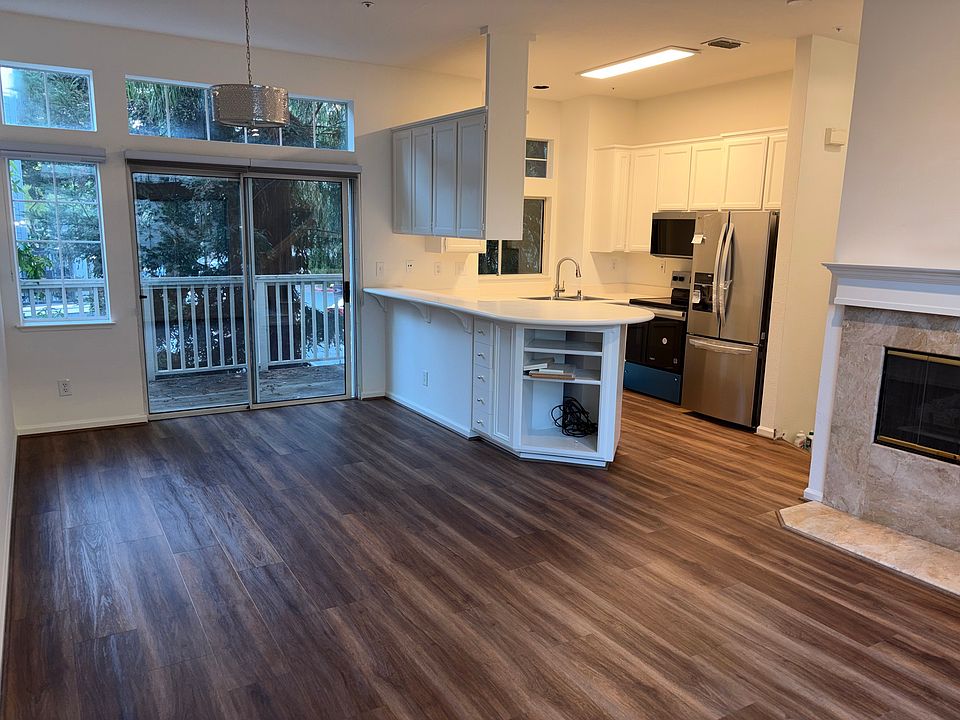 1st image of 979 Pinto Palm Ter APT 8