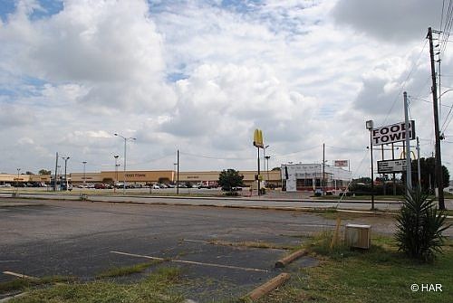 4th image of 1900 Decker Dr