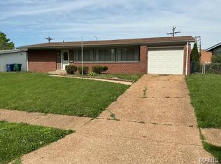 1665 Turf Ln, Florissant, MO 63033