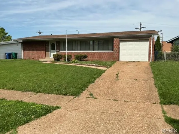 1665 Turf Ln, Florissant, MO 63033
