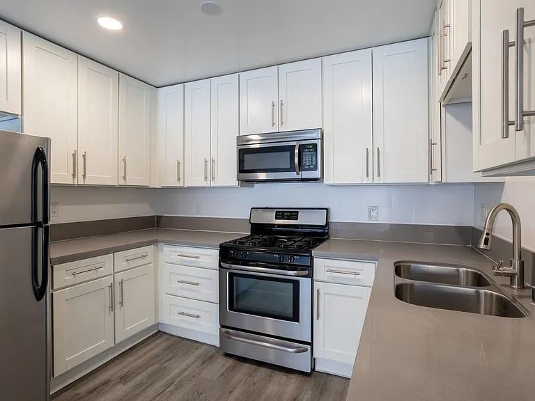 115 North Wetherly Drive — Photo 9