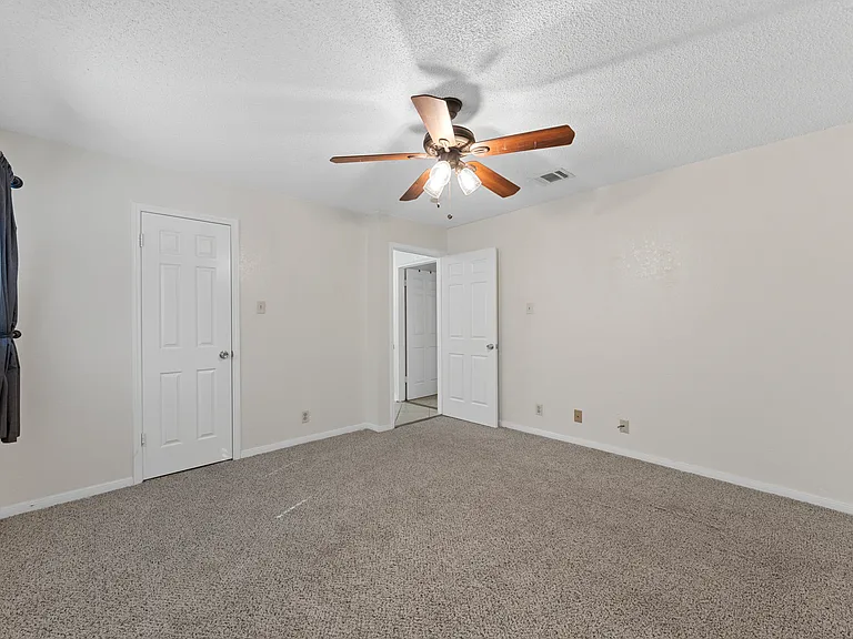 9622 Oak Springs Dr — Photo 34