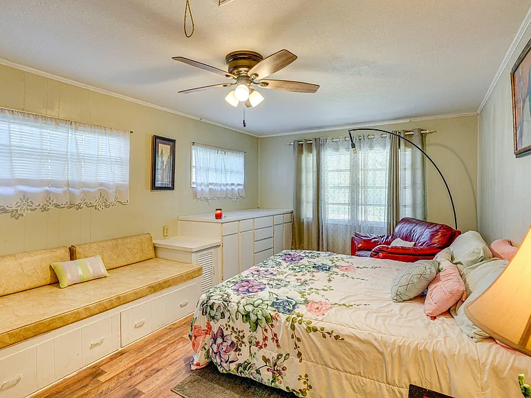 Bedroom Suite with Full Bathroom, Bedroom 2