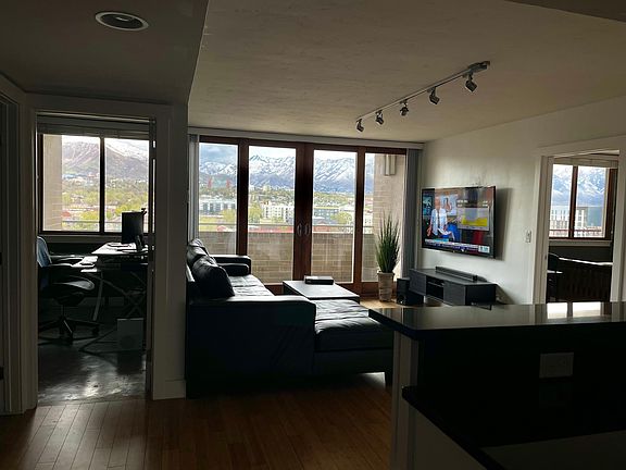 4th image of 230 E Broadway S #1206