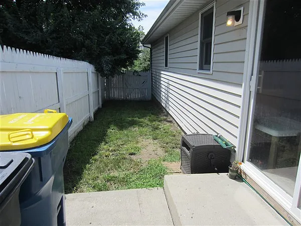 3 bed, 2.0 bath, 1128 sqft, $1,750 — Photo 2