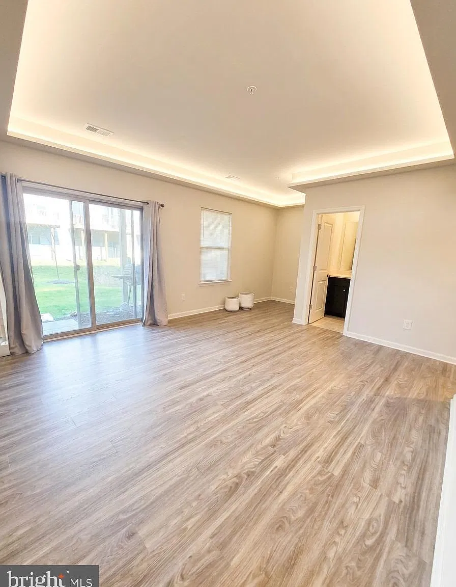 3 bed, 3.5 bath, 1776 sqft, $3,500 — Photo 4