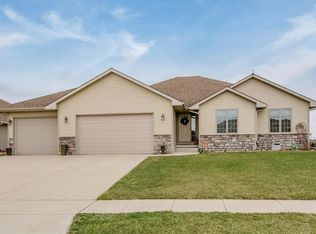 1106 Lake Shore Dr SE, Altoona, IA 50009