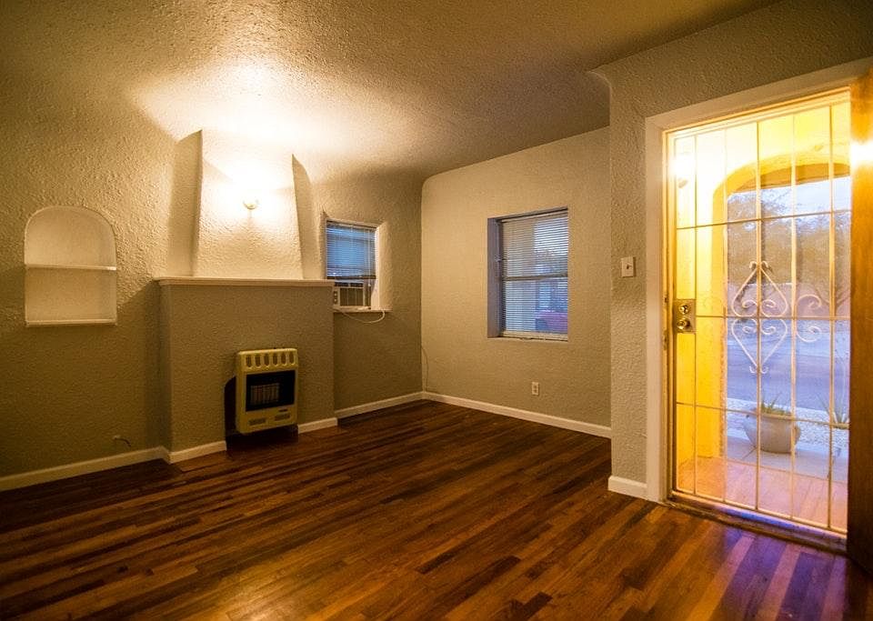 1st image of 3230 Sacramento Ave APT 2