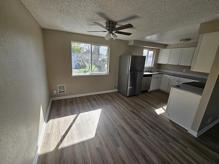 2537 Wilark Dr NW — Photo 8