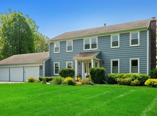 5520 Oak Grove Cir, Long Grove, IL 60047