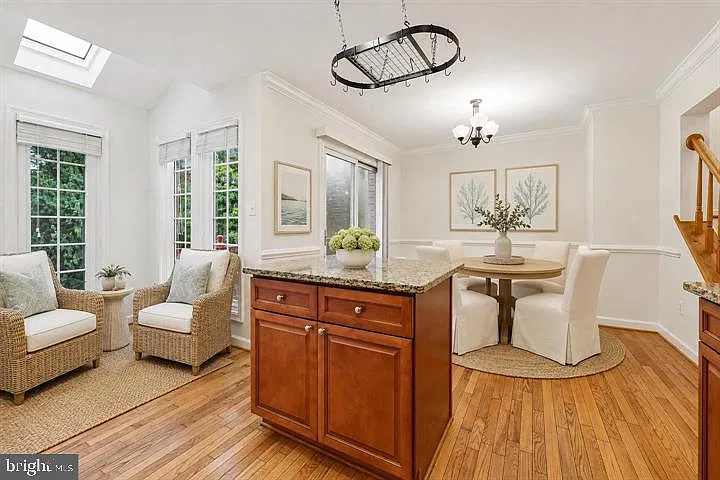 3 bed, 2.5 bath, 2148 sqft, $2,500 — Photo 3