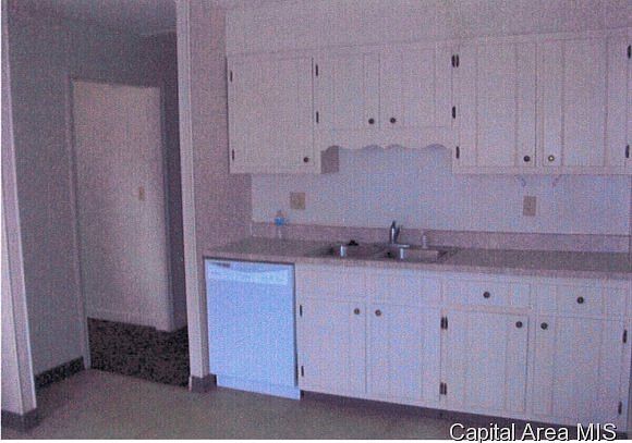 2nd image of 2905 Sandgate Rd